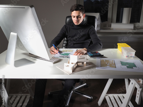 Architect draws constructio...