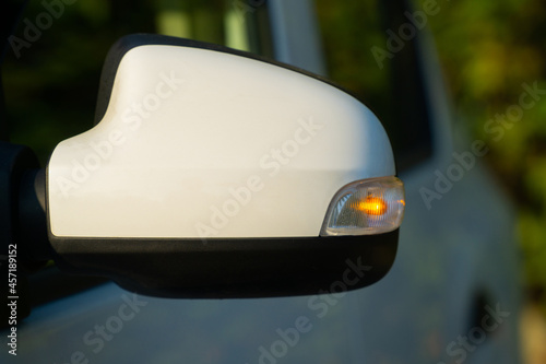 Fotografija turn indicator on the side mirror
