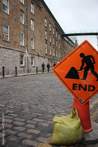 A sign with the word 