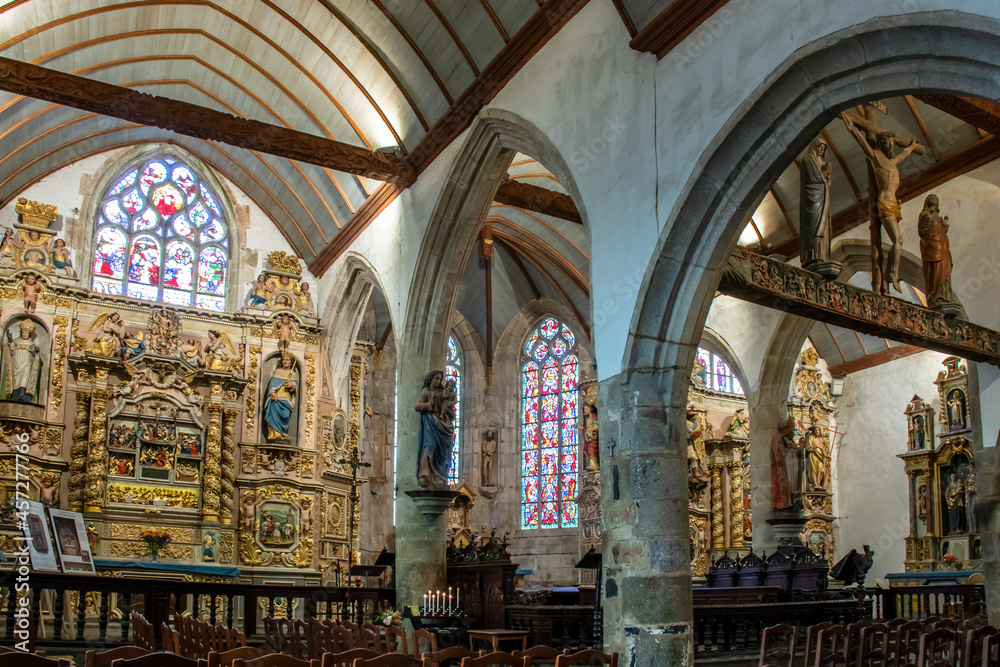 Lampaul-Guimiliau. Intérieur de l'église Notre-Dame. Finistère. Bretagne Lampaul-Guimiliau. Intérieur de l'église Notre-Dame. Finistère. Bretagne