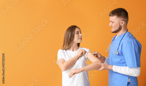 Doctor applying plaster ont...