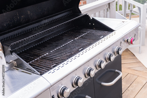 Outdoor gas grill
