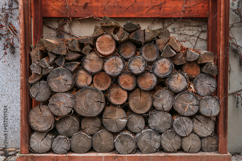 Fotografie firewood stacked on the wall