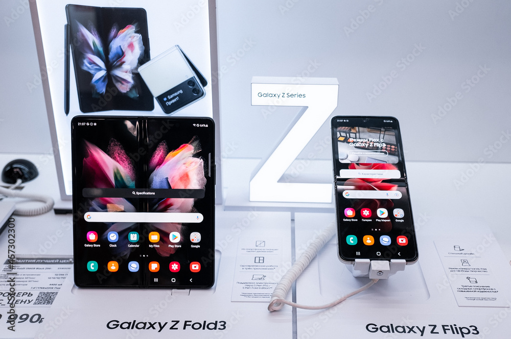 September 2, 2021, Moscow, Russia. New bendable smartphones from Samsung  Galaxy Z Flip3 and Galaxy Z Fold 3 on a storefront. Stock-Foto | Adobe Stock
