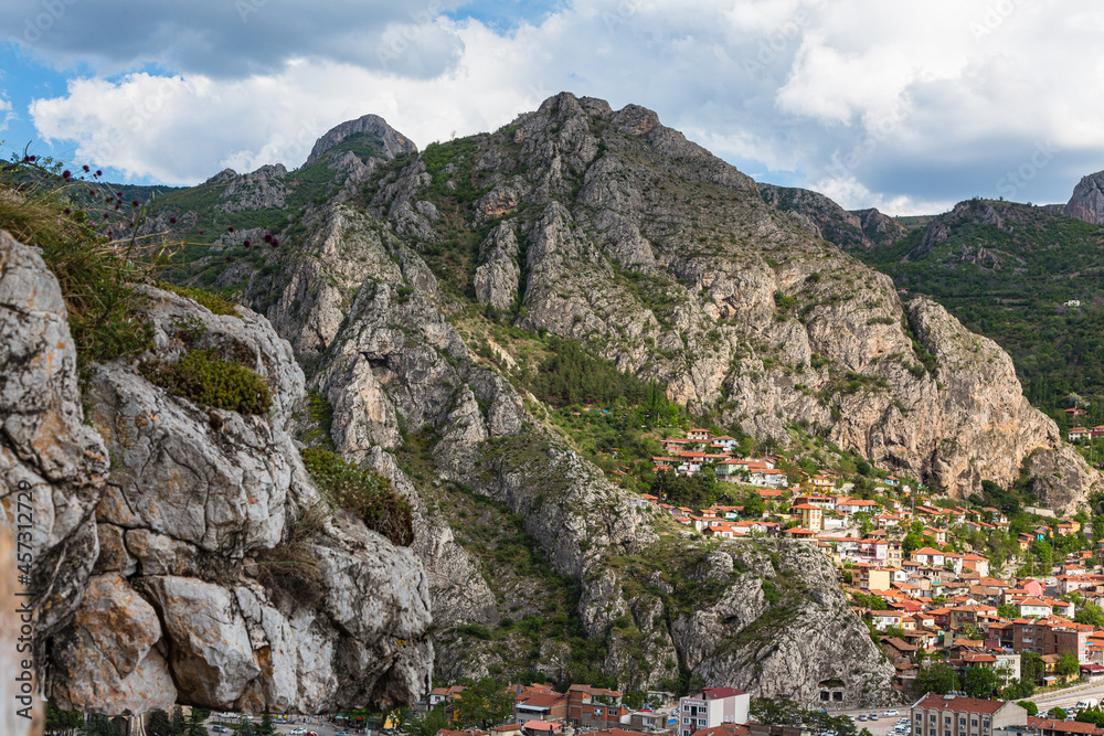 Naklejka premium トルコ アマスィヤのポントス王の墓の丘から望む風景