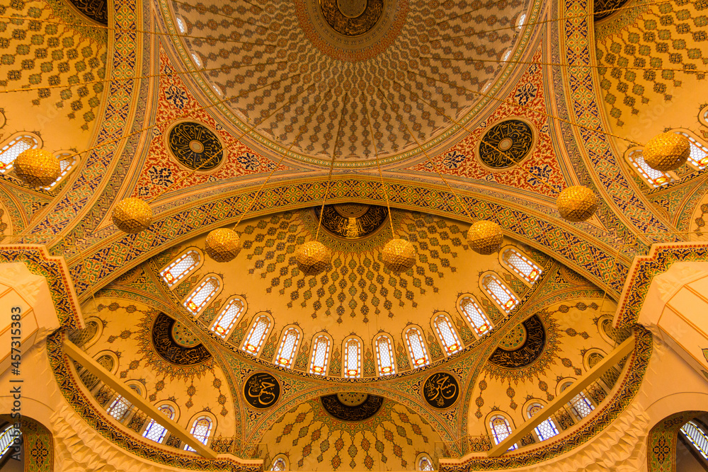トルコ　首都アンカラのコジャテペ・モスクの礼拝堂内