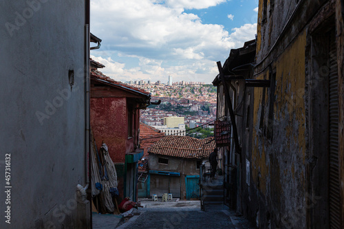 Fototapeta Naklejka Na Ścianę i Meble -  トルコ　首都アンカラの旧市街の路地から望む街並み
