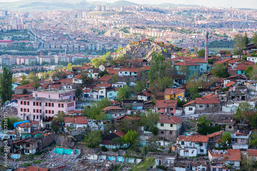 トルコ　首都アンカラの旧市街の丘の上に建つアンカラ城の城壁から望む街並み