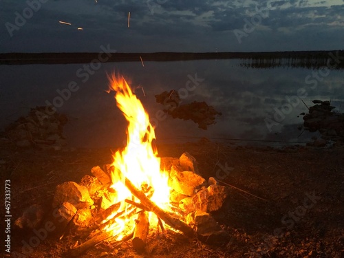 Lagerfeuer am See
