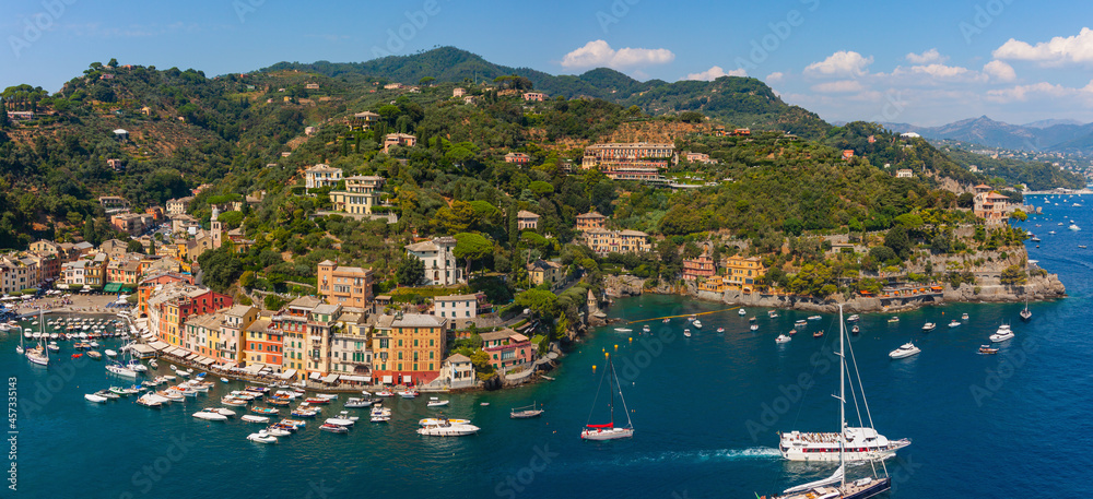 Fototapeta premium Portofino bay with colorful houses in Liguria, Italy