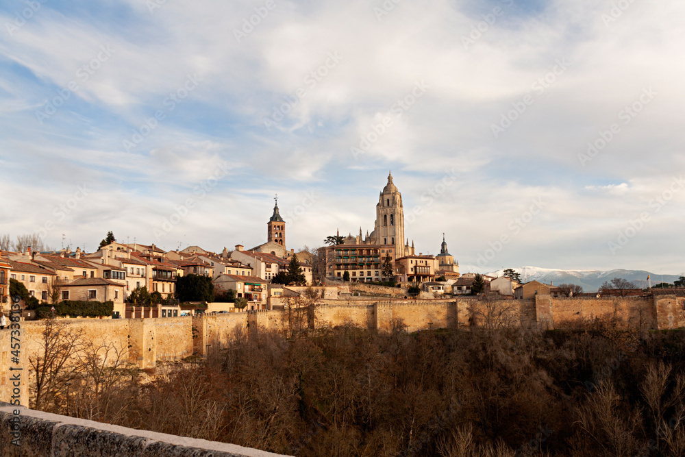 Paisaje de Segovia con su catedral.