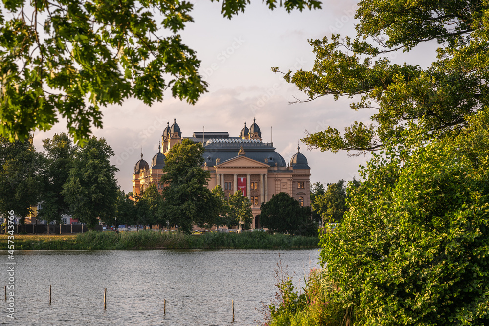 Obraz premium Summer evening at lake Schwerin