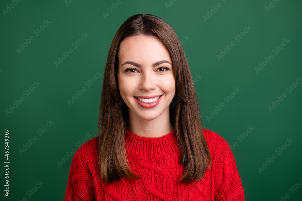 Photo portrait smiling girl wearing knitted sweater isolated green color background Photo portrait smiling girl wearing knitted sweater isolated green color background