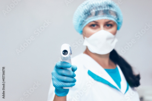 Foto Measurement of body temperature with a non-contact thermometer