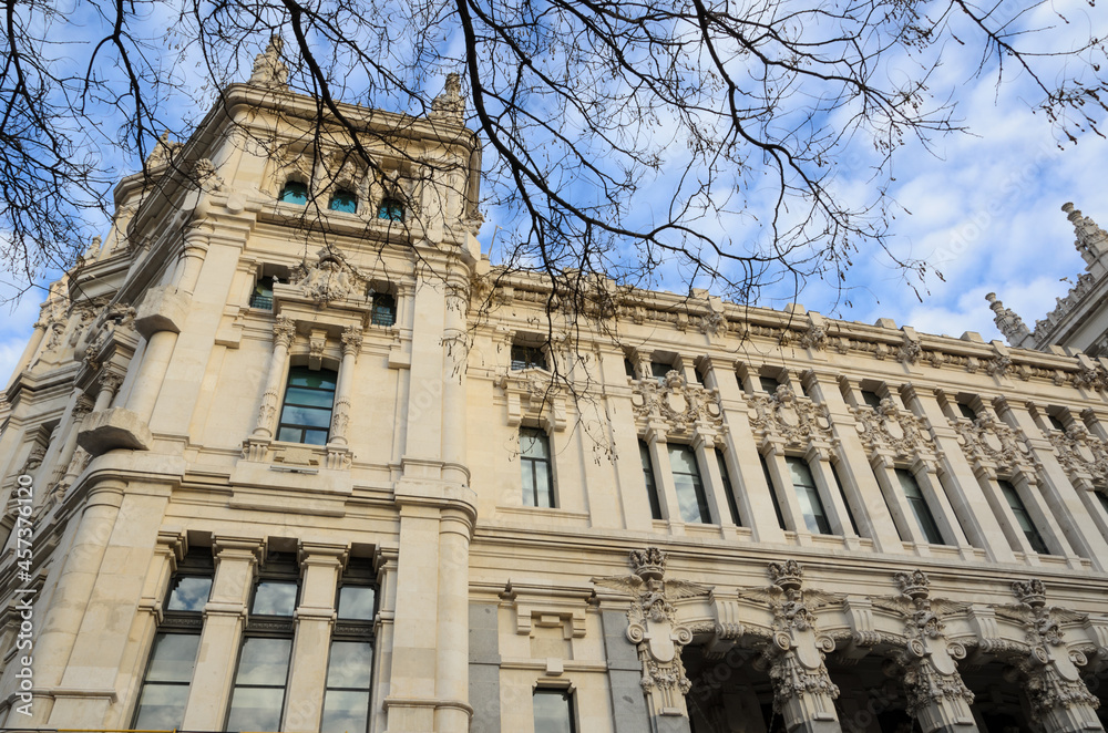 Obraz premium Cibeles Palace at sunset in Madrid, Spain.