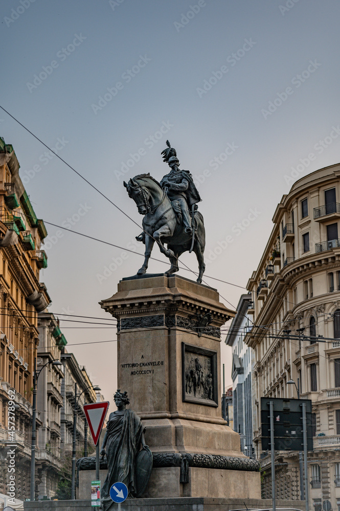 Fototapeta premium statue of monarch