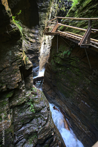 Raggaschlucht waterfall area with scenic pathways