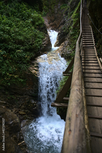 Raggaschlucht waterfall area with scenic pathways