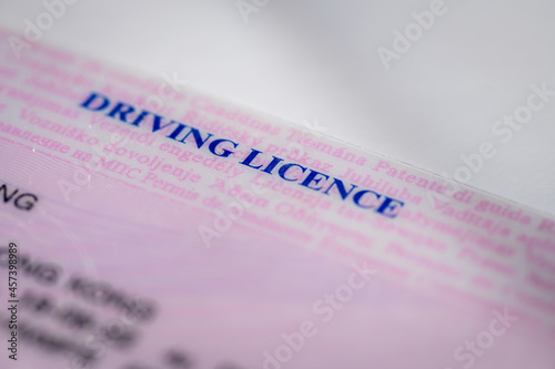 Cuadro en lienzo Close up of a United Kingdom driving licence.