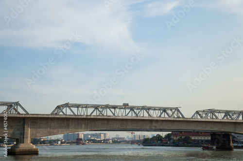 Fototapeta Naklejka Na Ścianę i Meble -  Railway bridge across the river.