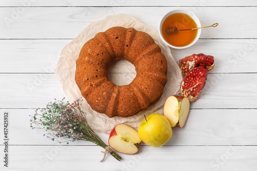 Bread with honey, pomegrana...