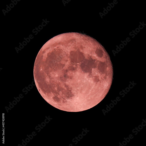 Fototapeta Naklejka Na Ścianę i Meble -  赤い満月　ストロベリームーン