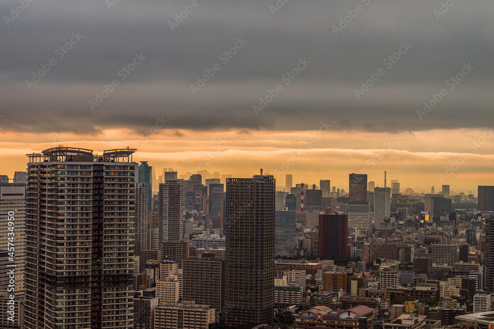 夕方の豊洲から見える都市風景  Cityscape of Tokyo in the evening.