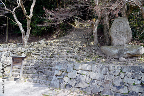 安土城跡　入口の石段と石碑　滋賀県近江八幡市安土町 photo