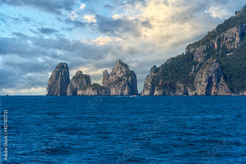 Picturesque cliffs of the Italian resort island of Capri © Max Zolotukhin