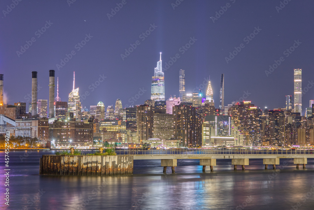 Naklejka premium New York City Skyline at Night