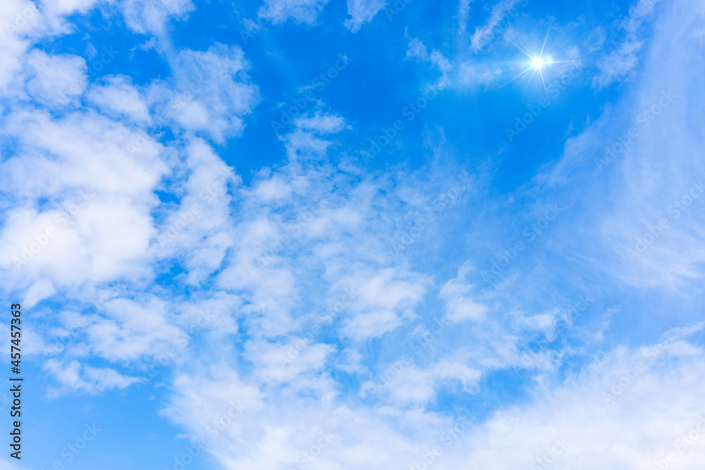 青空と雲と太陽の光のある風景素材_f_03