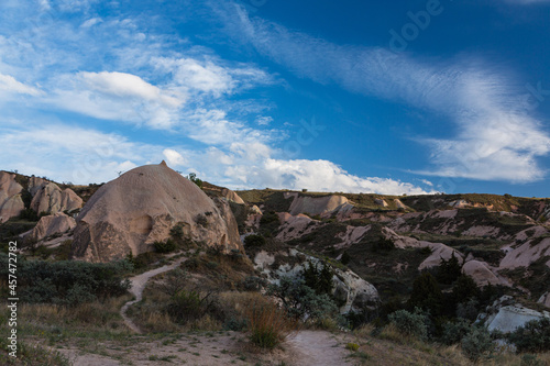 トルコ　カッパドキアのギョレメ国立公園のローズバレーの奇岩群 © pespiero