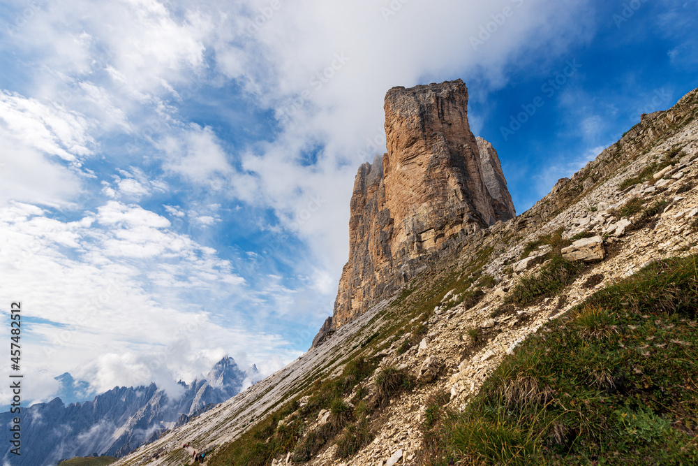 Drei Zinnen or Tre Cime di Lavaredo (three peaks of Lavaredo) and the mountain range of Cadini di Misurina, Sesto Dolomites (Dolomiti di Sesto), Trentino-Alto Adige and Veneto, Italy, Europe.