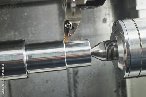 Fotografi turning operation on cnc machine