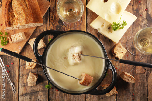 Fototapeta cheese fondue with bread and wine