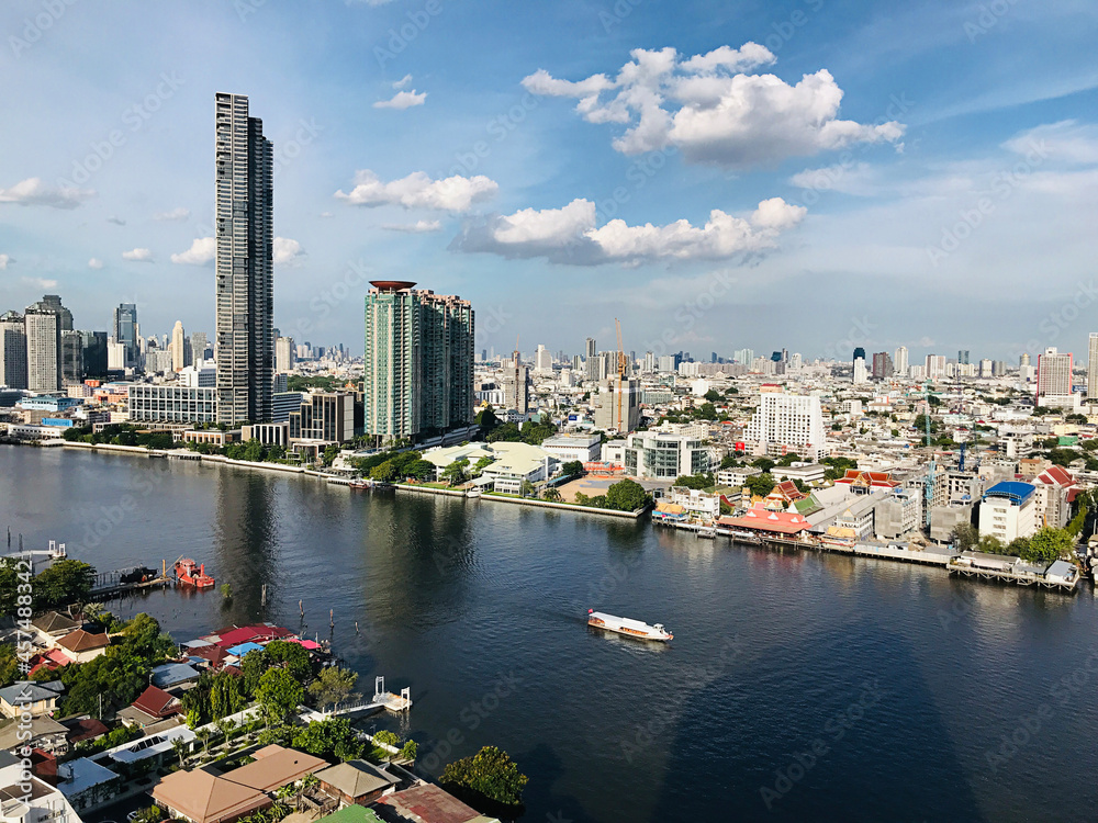 Naklejka premium Bangkok, Thailand - July 4, 2021: Scenery and architecture along the Chao Phraya riverbank in Bangkok, Thailand.