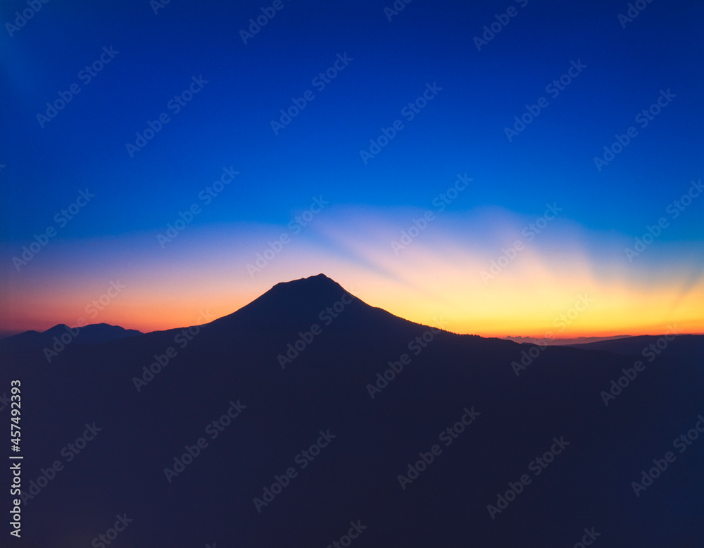 Obraz premium 北海道 阿寒町 雄阿寒岳の夕景