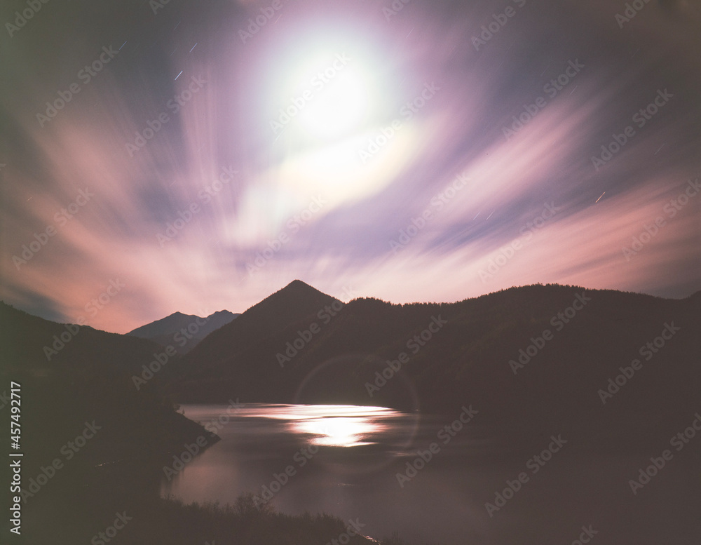 北海道　月と山々と大雪湖の印象　夜景