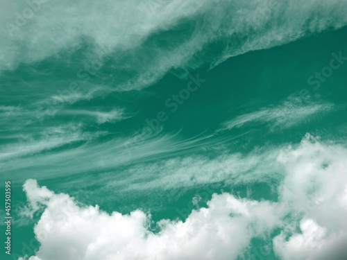 Foto Beautiful green sky with clouds