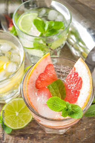 Citrus fruit drinks with ice