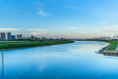 六郷橋から見た夕方の多摩川下流域の風景【神奈川県・川崎市・川崎区】
