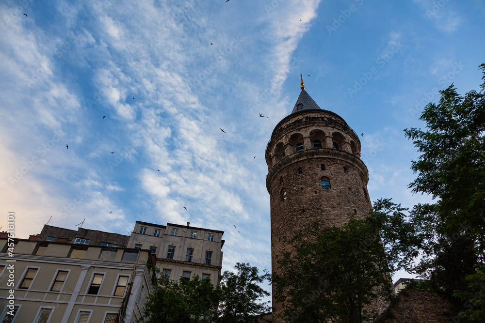 トルコ　イスタンブールの新市街のガラタ地区に建つガラタ塔