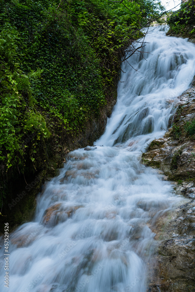 Obraz premium トルコ サフランボル近郊のインセカヤにあるトカトリ峡谷の滝