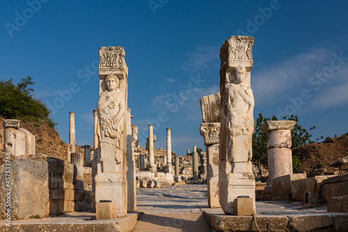 トルコ エフェソスの古代都市遺跡のヘラクレスゲート