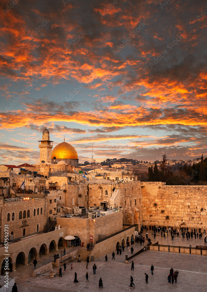 Western Wall at the Dome Of The Rock on the Temple Mount in Jerusalem, Israel - obrazy, fototapety, plakaty 