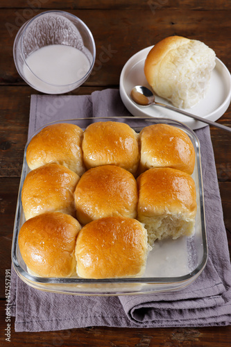 Pani popo or samoan coconuts buns is a samoan sweet roll baked in a delicious coconut sauce.