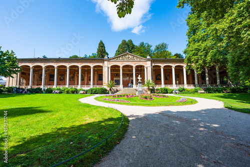 Trinkhalle von Baden-Baden mit Denkmal Kaiser Wilhelm I. - Baden-Württemberg, Deutschland