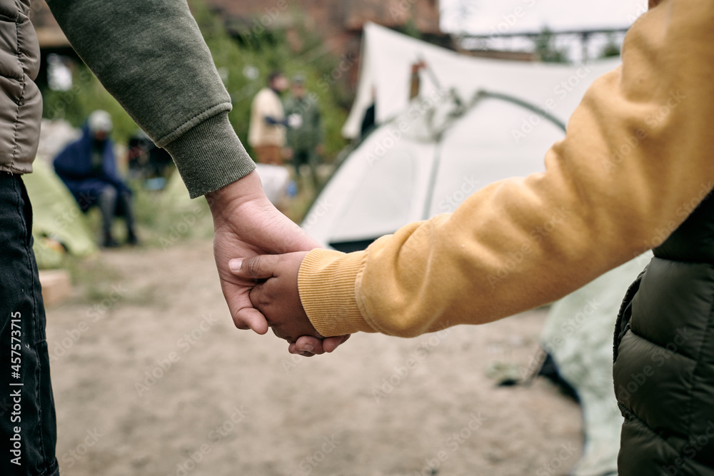 Ταπετσαρία Rear view of unrecognizable children of different ages holding hands while comin
