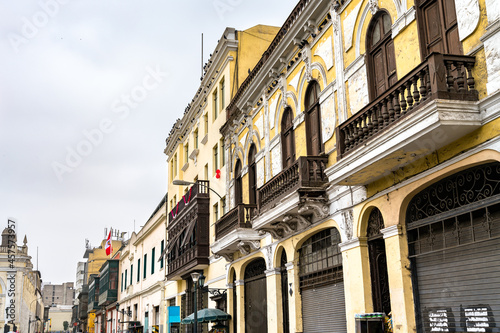 Fototapeta Naklejka Na Ścianę i Meble -  Colonial buildings with balconies in Lima, Peru