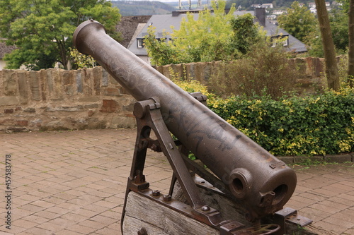 Alte Kanone im Schlosspark des oberen Schlosses in der Altstadt von Siegen im Siegerland photo